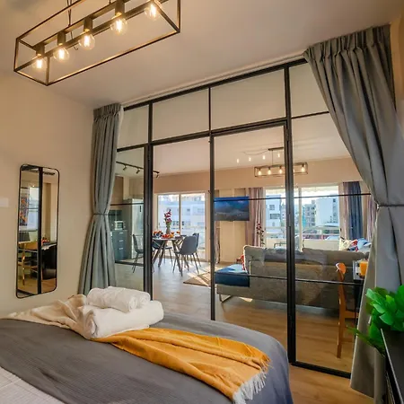 Perfect For Families, 3 Min Away, Brand New *