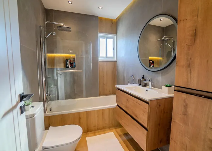 Perfect For Families, 3 Min Away, Brand New *