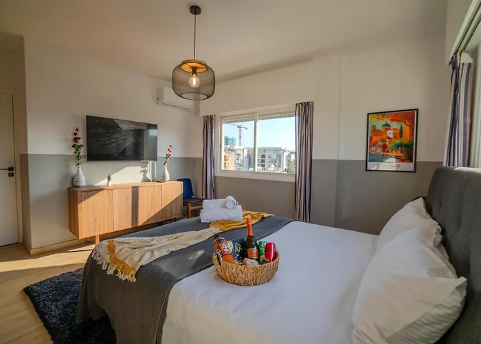 Daire Perfect For Families, 3 Min Away, Brand New *