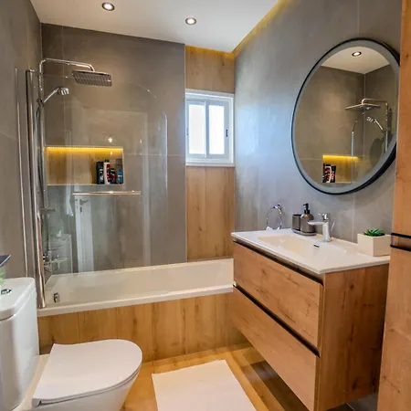 Perfect For Families, 3 Min Away, Brand New *